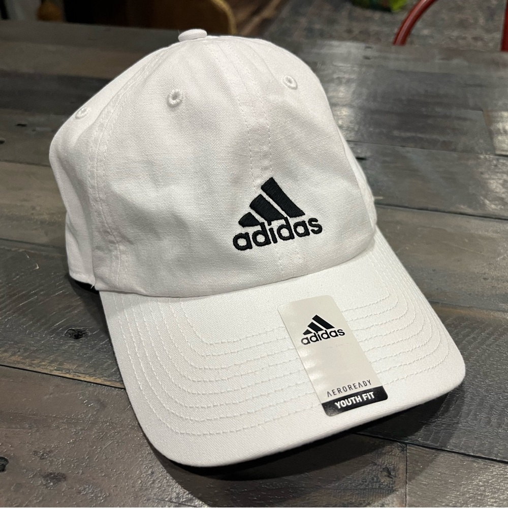 Boys hat! Adidas White Aeroready boys hat!